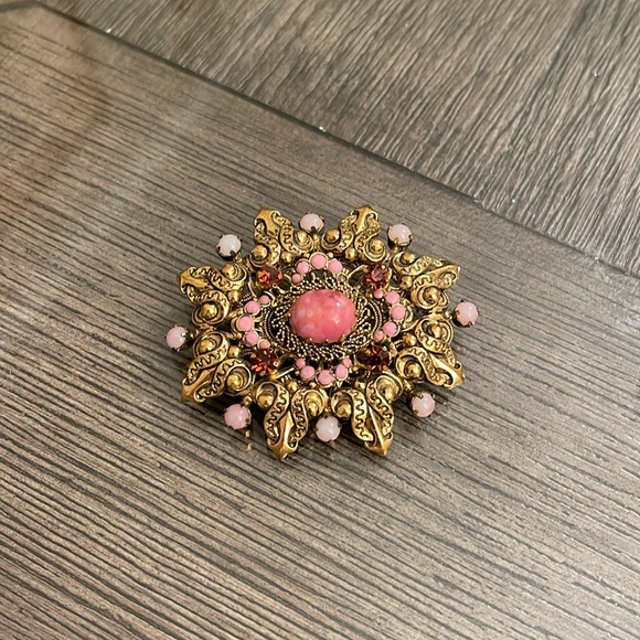 Vintage AUSTRIA Gold-tone Pin with Pink Glass Stones Art Glass Pink Cabochon - Picture 16 of 16